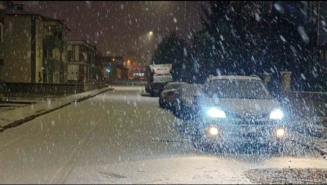 Erzurum'da beklenen kar yağışı etkili oldu