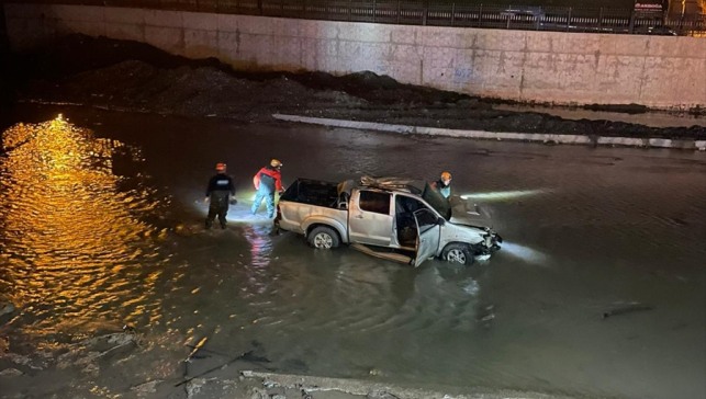 Ağrı'da nehre düşen pikaptaki 5'i düzensiz göçmen 7 kişi yaralandı