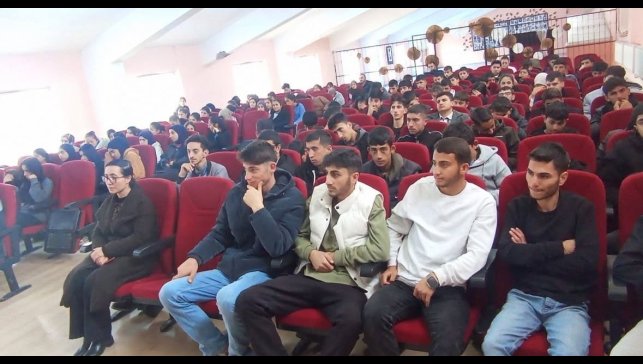 Hamur'da gençlere "Hayatın ritmi namaz" sunumu