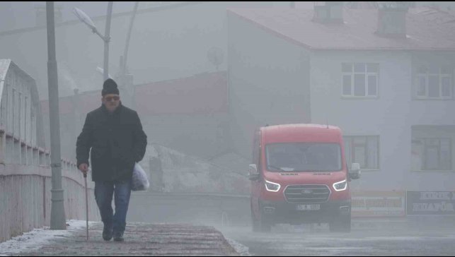 Yoğun sis sonrası kent adeta kayboldu