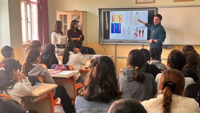 Malazgirt'te öğrencilere yönelik skolyoz taraması sürüyor