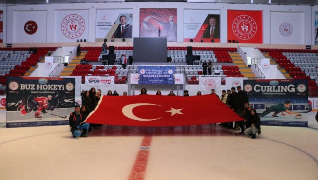 Erzurum'da Buz Hokeyi Kış Spor Oyunları'nın açılışı yapıldı