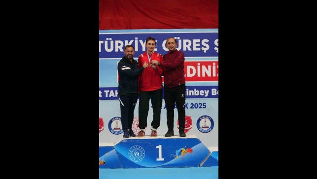 Güreşte Elmira Yasin Türkiye Şampiyonu oldu