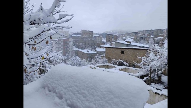 Hakkari'de 13 köy ve 30 mezra yolu ulaşıma kapandı