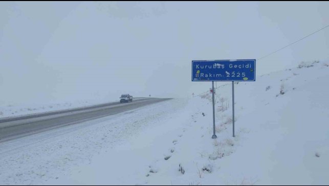 Van'da 102 yerleşim yerinin yolu ulaşıma kapandı