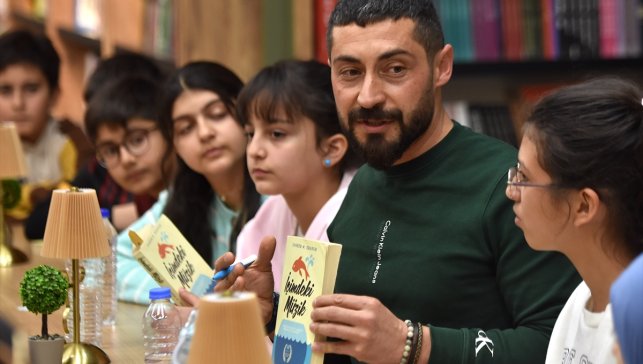 Öğretmenler "kitap tahlili" ile öğrencilere okuma alışkanlığı kazandırıyor