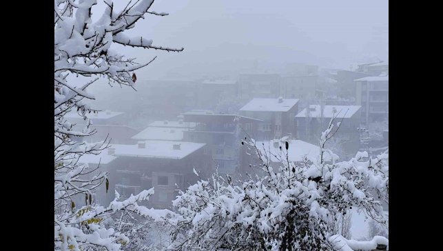 Hakkari'de kar yağışı yerini sise bıraktı