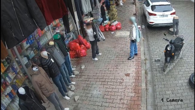 Iğdır'da giyim mağazasından çocukların hırsızlığı kamerada