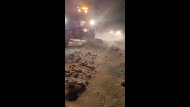 Palandöken geçidinde kar ve tipi nedeniyle mahsur kaldılar