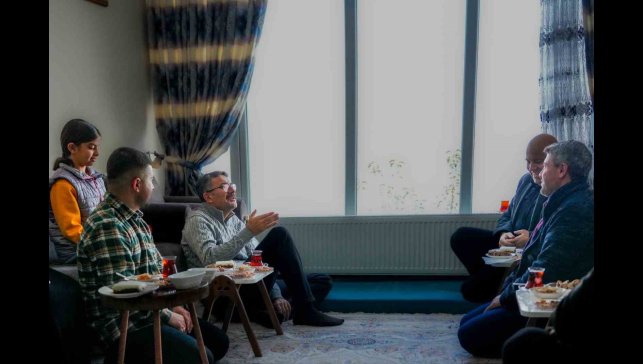 Vali Ali Çelik'ten Şehit Er Halit Tatlı'nın ailesine ziyaret