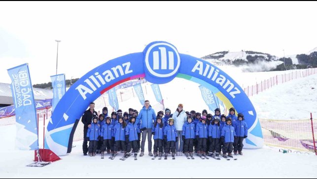 Allianz Türkiye 'Dağ Gibi Arkanızdayız' projesiyle Palandöken'de kız çocuklarını kayak sporuyla tanıştırdı
