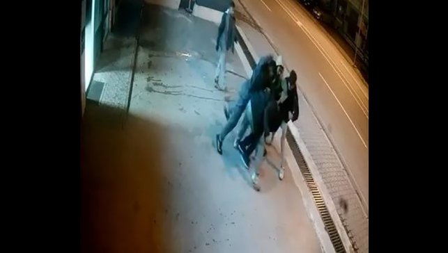 Elazığ'da 4 kişi 1 kişiye saldırdı: Hırsını alamayan saldırganlardan biri şahsın kulağı ısırarak kopardı