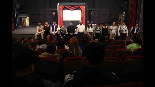 Sahneye renk geldi projesi ile çocuklar sanatla buluştu