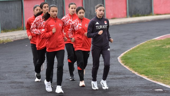 Yetenek taramasıyla keşfedilen Van'ın koşucu kızları, bu yıl 46 madalya kazandı