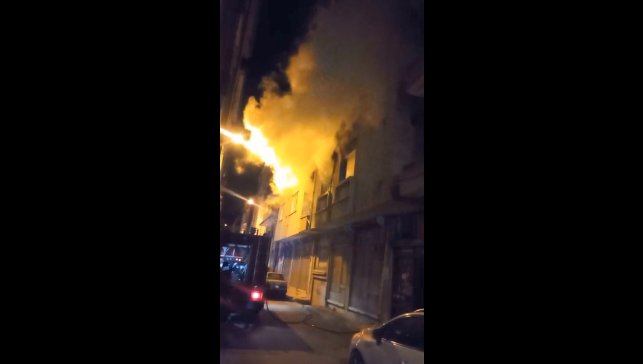 Elazığ'da metruk binada yangın