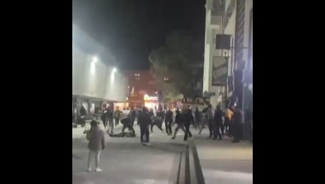 Erzincan'da meydan muharebesini aratmayan kavga: Tabureler havada uçuştu