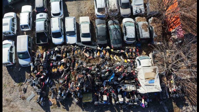Elazığ'da yediemin otoparkında yosun tutan araçlar: 500 milyon TL'lik servet çürüyor