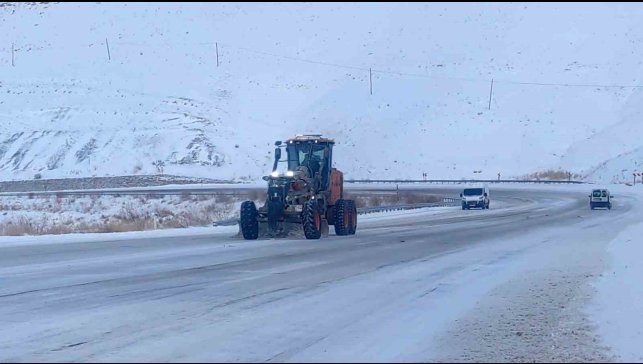 Van-Bahçesaray yolu ulaşıma kapatıldı