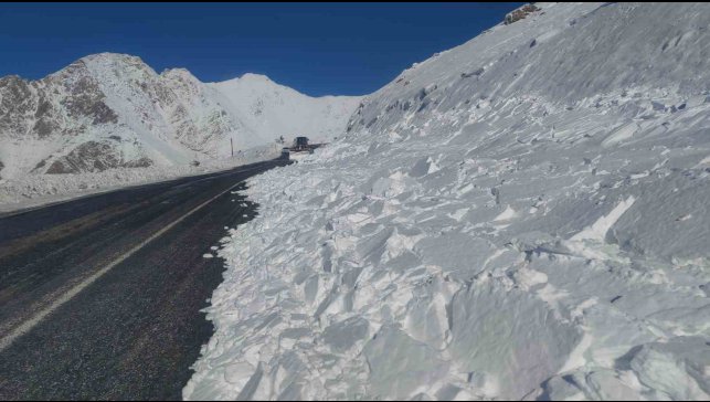 Van-Bahçesaray yolu ulaşıma açıldı