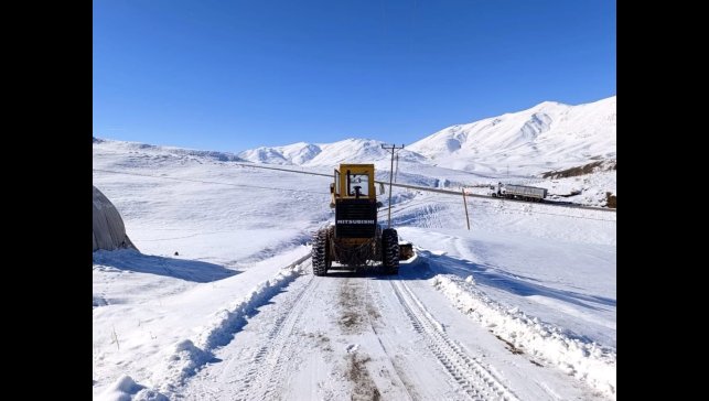 Van'da 35 ulaşım yolu kapalı
