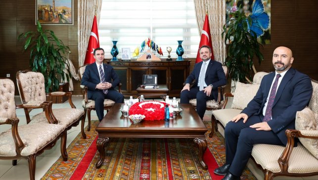 Gençlik ve Spor Bakan Yardımcısı Eminoğlu, Bitlis Valisi Karakaya'yı ziyaret etti