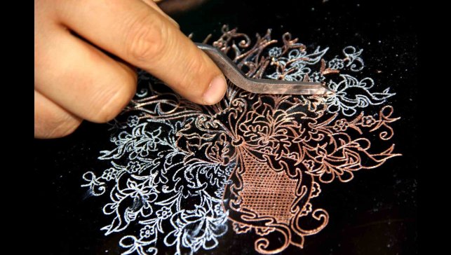 Erzincanlı kadınlar bakır işlemeciliğini yaşatıyor