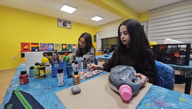 Üstün yetenekli öğrenciler için atıklar çöp değil sanat malzemesi
