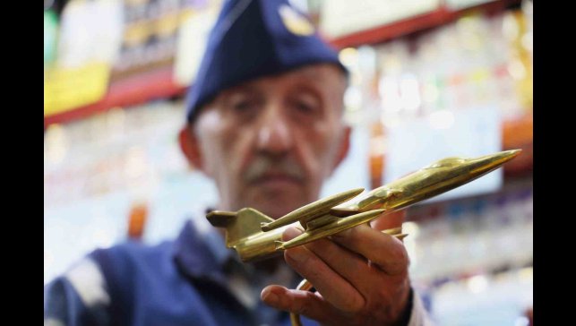 Çocukluk hayali pilotluktu, 60 yıldır 300'e yakın uçak maketi topladı