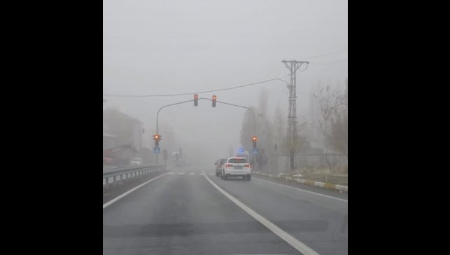 Patnos'ta etkili olan yoğun sis günlük hayatı olumsuz etkiledi
