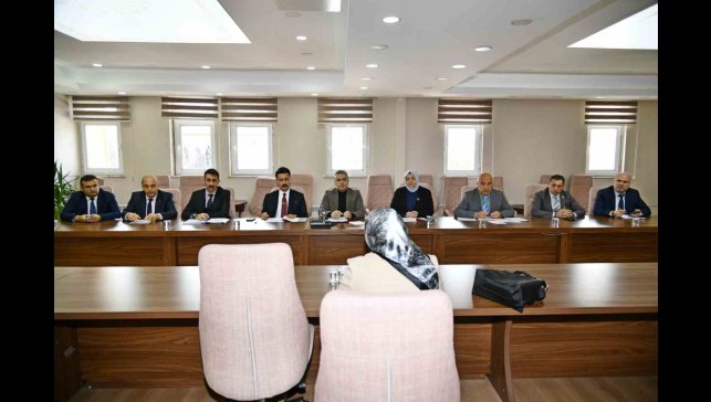 Vali Çiçek halk gününde vatandaşların sorunlarını dinledi