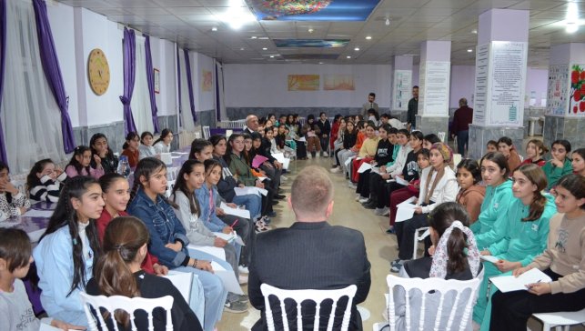 Bulanık Kaymakamı Koşansu, öğrencilerle buluştu