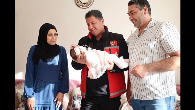 Sevinç ailesi bir kız çocuğuna daha koruyucu aile oldu