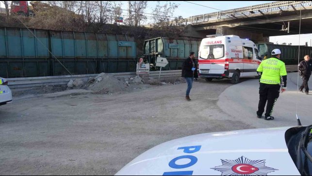 Yük treninin çarptığı genç hayatını kaybetti