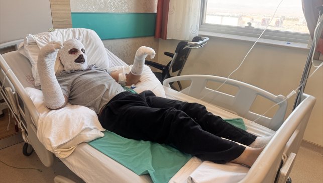 Çay demlerken gaz kaçağını fark edemeyen işitme engelli gencin vücudunun yüzde 26'sı yandı