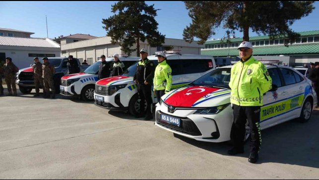 Van'da emniyet bünyesine alınan yeni araçlar törenle teslim edildi