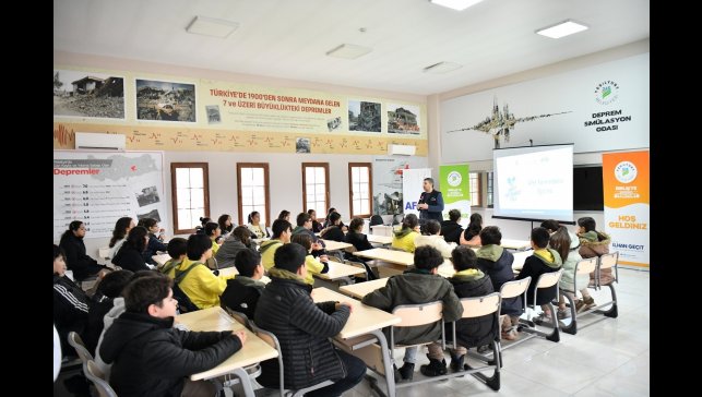 Yeşilyurt'ta öğrencilere depreme karşı hayat kurtaran eğitim