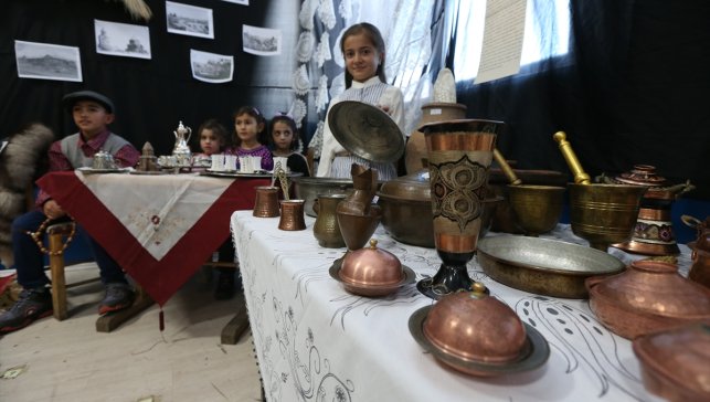 Kars'ta ilkokulda asırlık eşyalarla geçmişten geleceğe köprü kuruldu