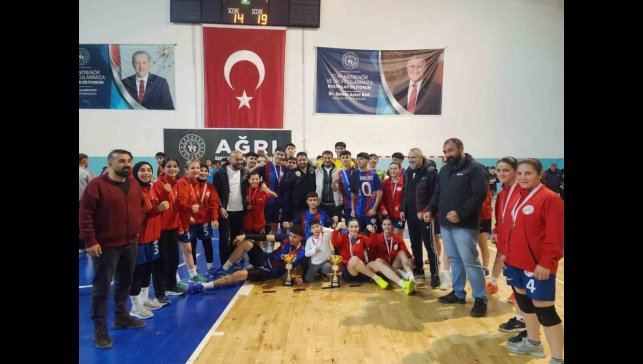 Ağrı Spor Lisesi hentbolda Türkiye yarı finallerine yükseldi