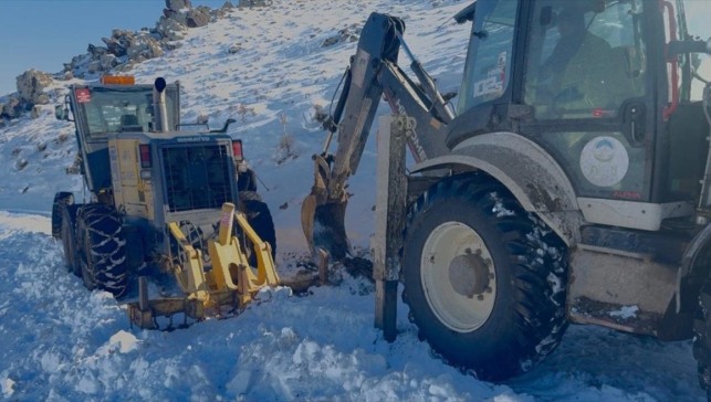 Patnos'ta kara sağlanan iş makinesi kurtarıldı