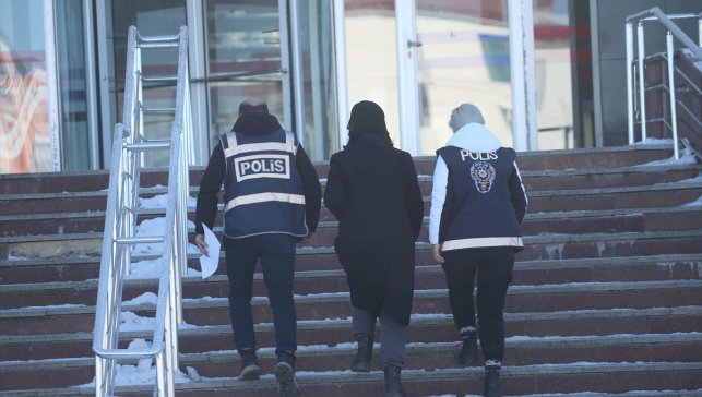 Kars'ta bir akademisyen nefret ve ayrımcılık suçlamasıyla gözaltına alındı