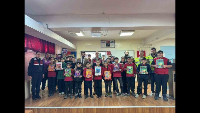 Muş'ta jandarmadan öğrencilere kişisel güvenlik ve güvenli internet eğitimi