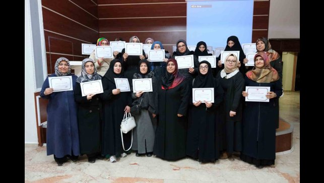 Geçici öğreticilere katılım belgeleri takdim edildi