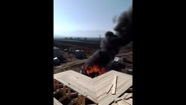 Elazığ'da park halindeki araç alev alev yandı