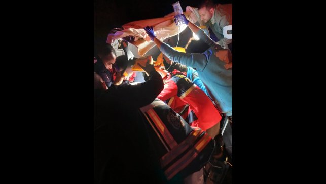 Malatya'da trambüs direğine çarpan otomobildeki 2 kişi yaralandı