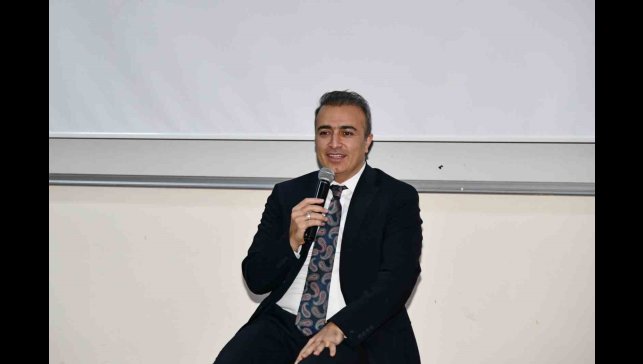 Vali Çiçek, Ardahan Üniversitesi'nde söyleşi programına katıldı