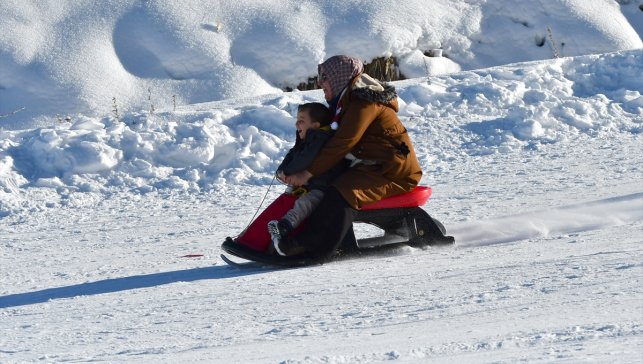Sarıkamış Kayak Merkezi'nde hafta sonu yoğunluğu