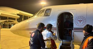 Ağrı'da karaciğer yetmezliği olan bebek ambulans uçakla Ankara'ya nakledildi