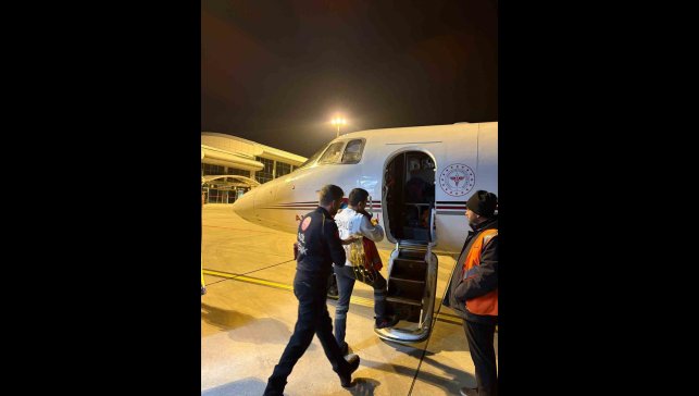 Ağrı'da karaciğer yetmezliği gelişen çocuk uçak ambulansla Ankara'ya sevk edildi