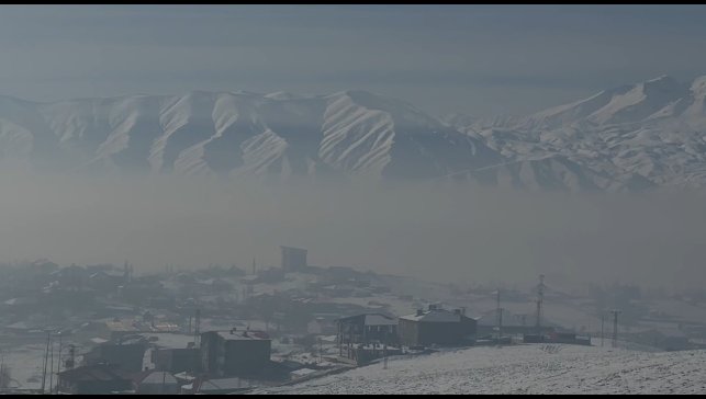 Yüksekova sis altında kaldı