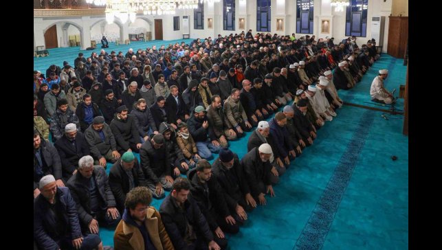 Erzincan'da Üç Aylar başlangıcında Terzibaba Külliyesi'nde sabah namazı programı düzenlendi